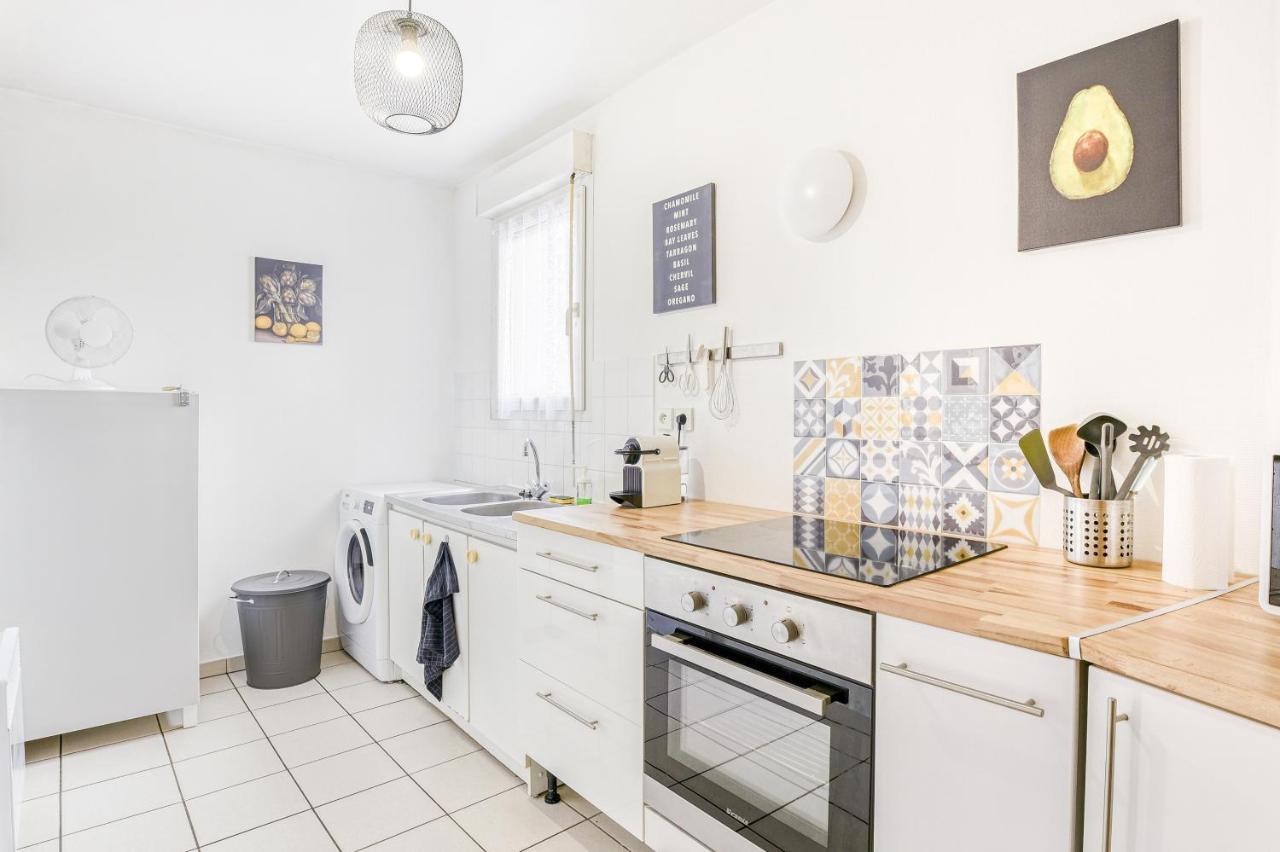 Appart'Hotel Versailles Saint Cyr L'Ecole - Gare Sncf A 100M Et Parking Prive Exterior foto